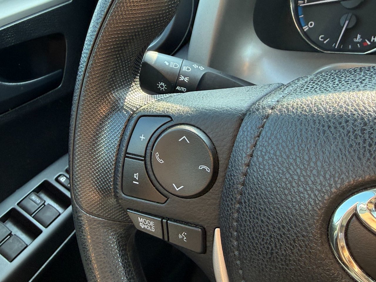 Toyota RAV4 LE 2018-13