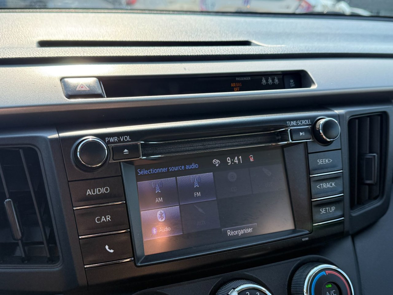 Toyota RAV4 LE 2018-15