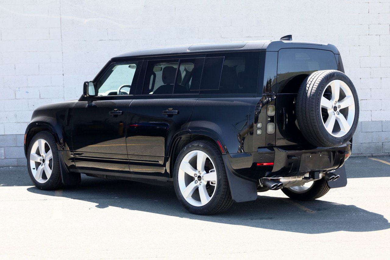 2026 Land Rover Defender 110 X-Dynamic SE-7