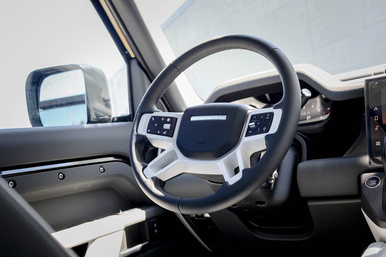 2026 Land Rover Defender 110 X-Dynamic SE-14
