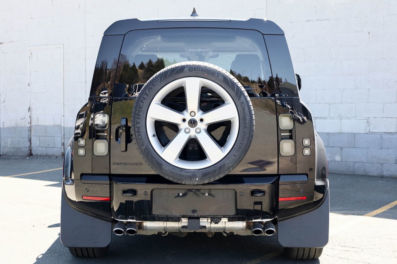 2026 Land Rover Defender 110 X-Dynamic SE-8