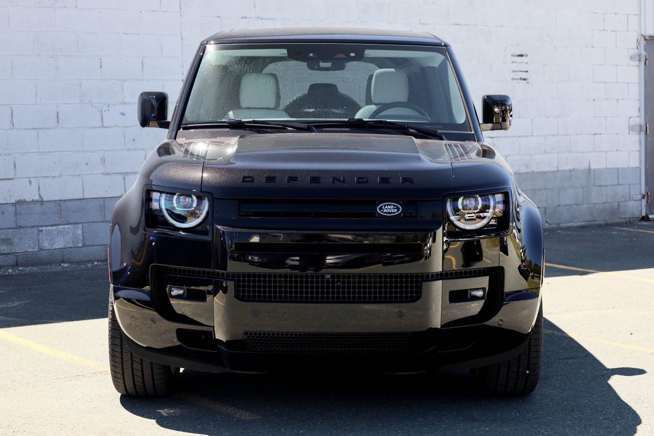 2026 Land Rover Defender 110 X-Dynamic SE-4