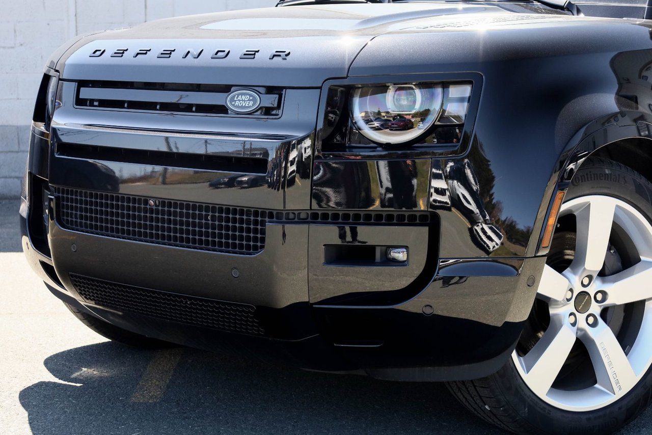 2026 Land Rover Defender 110 X-Dynamic SE-3