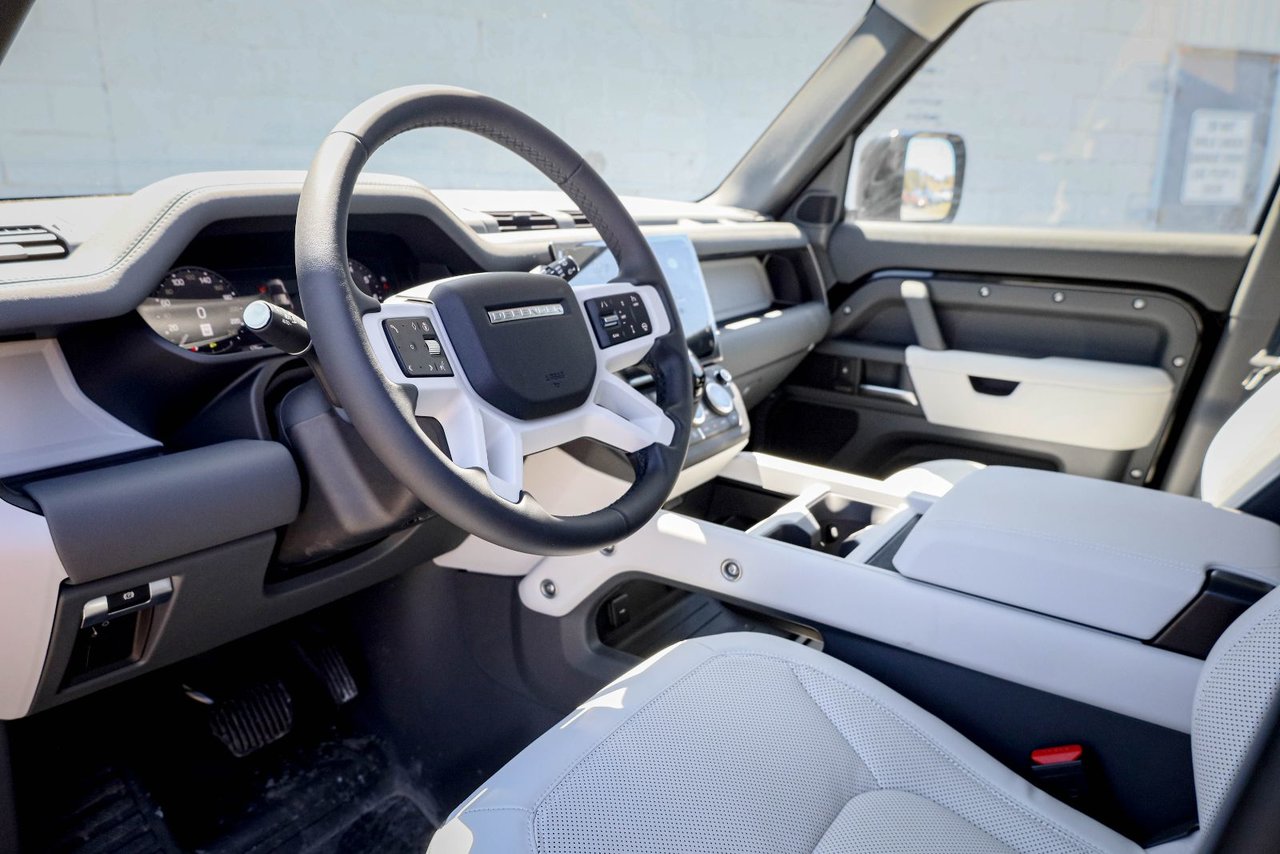 2026 Land Rover Defender 110 X-Dynamic SE-16