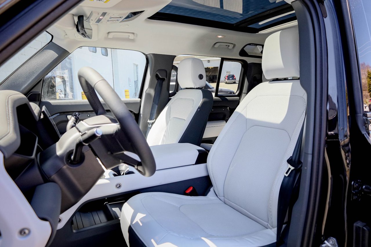 2026 Land Rover Defender 110 X-Dynamic SE-18