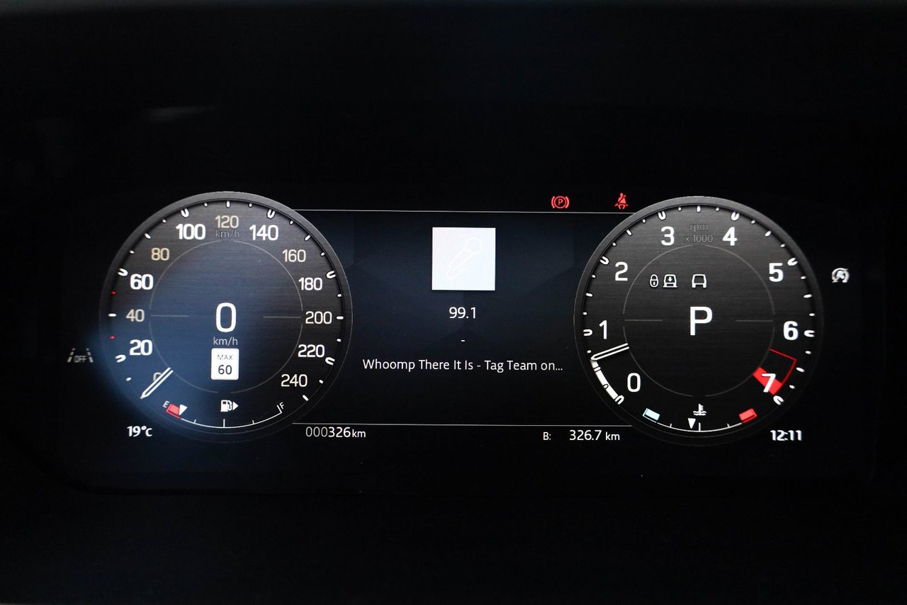 2026 Land Rover Defender 110 X-Dynamic SE-11
