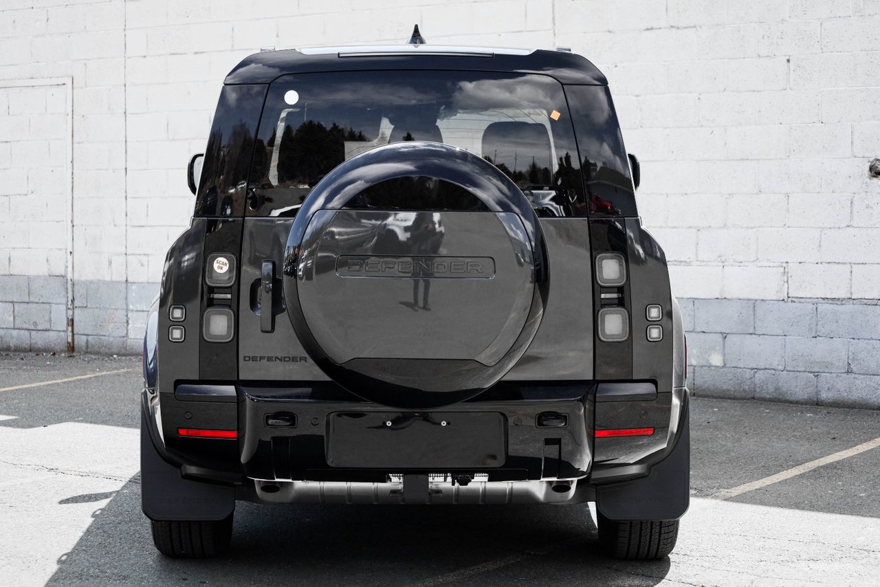 2026 Land Rover Defender 130 X-Dynamic SE-9