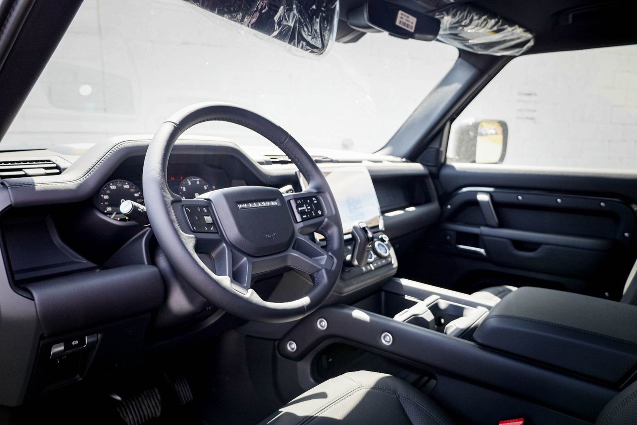 2026 Land Rover Defender 130 X-Dynamic SE-10