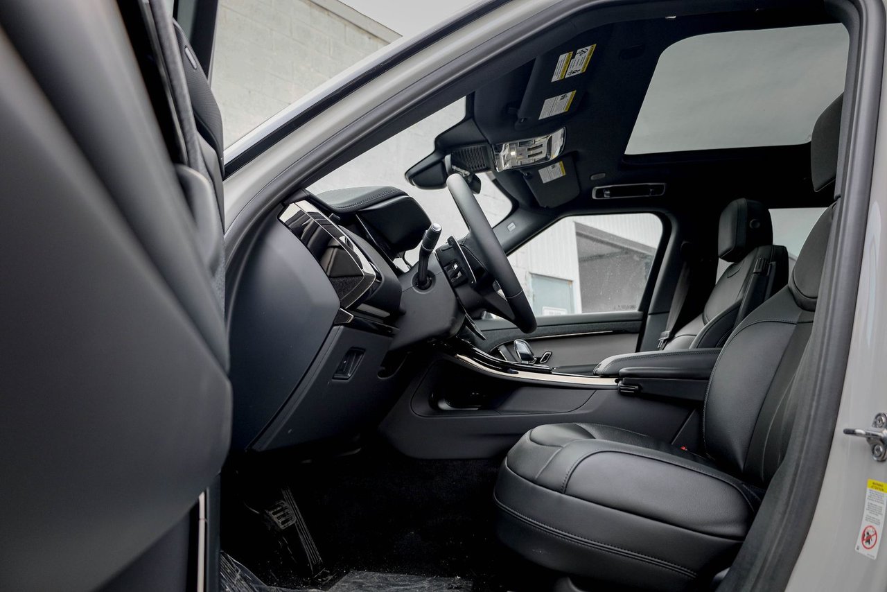 2026 Land Rover Range Rover Sport S-9