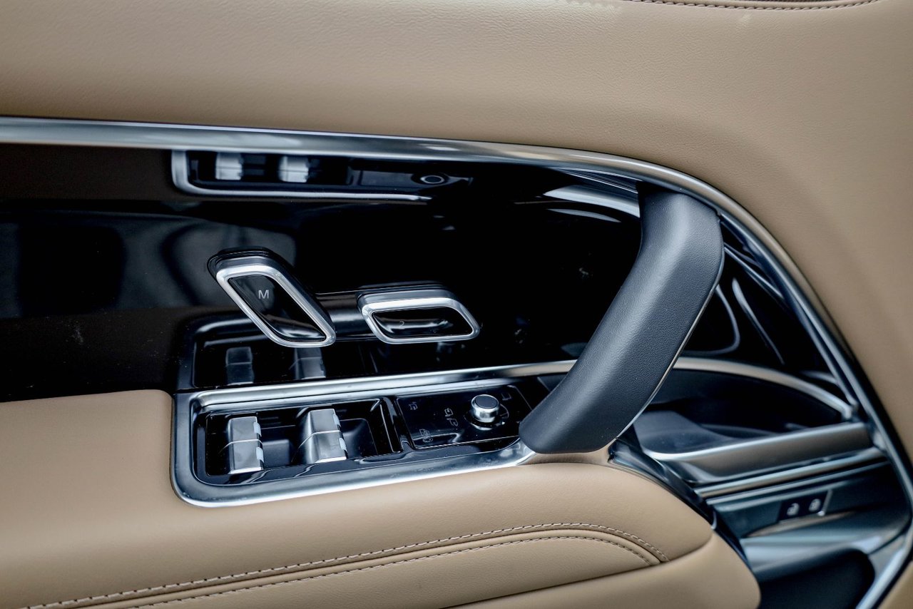 2026 Land Rover Range Rover SE SWB-12