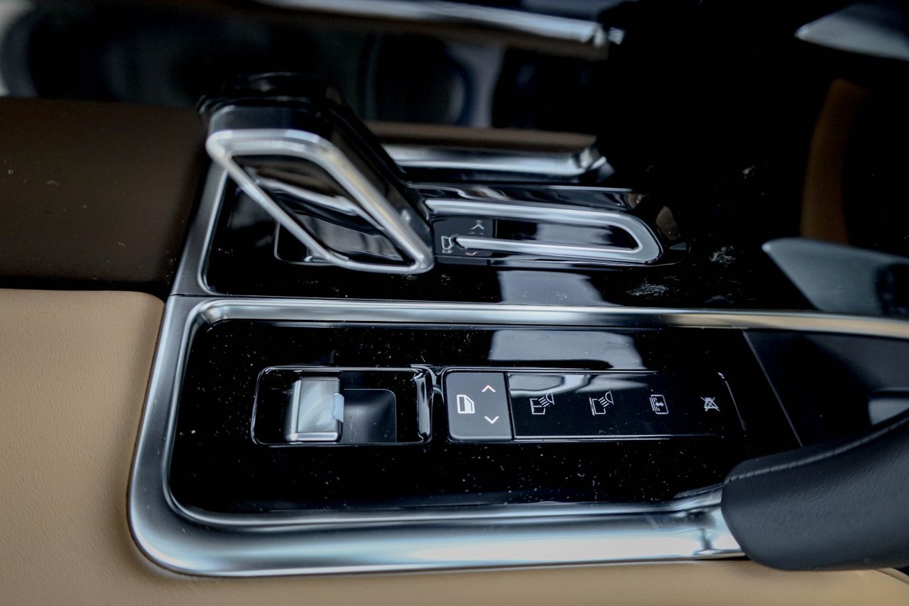 2026 Land Rover Range Rover SE SWB-16