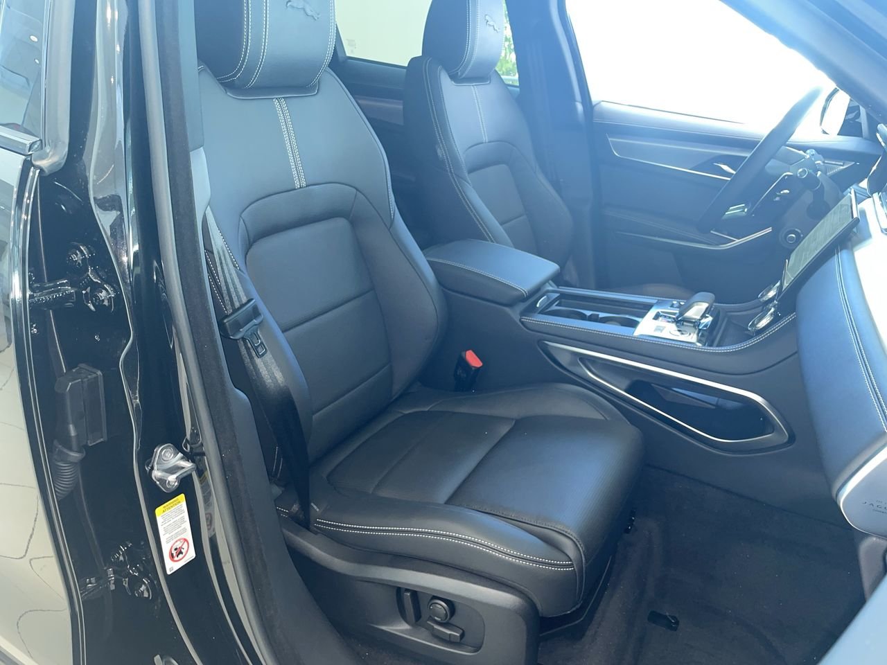 Used 2024 Santorini Black (Met) Jaguar P250 R-DYNAMIC S image 33