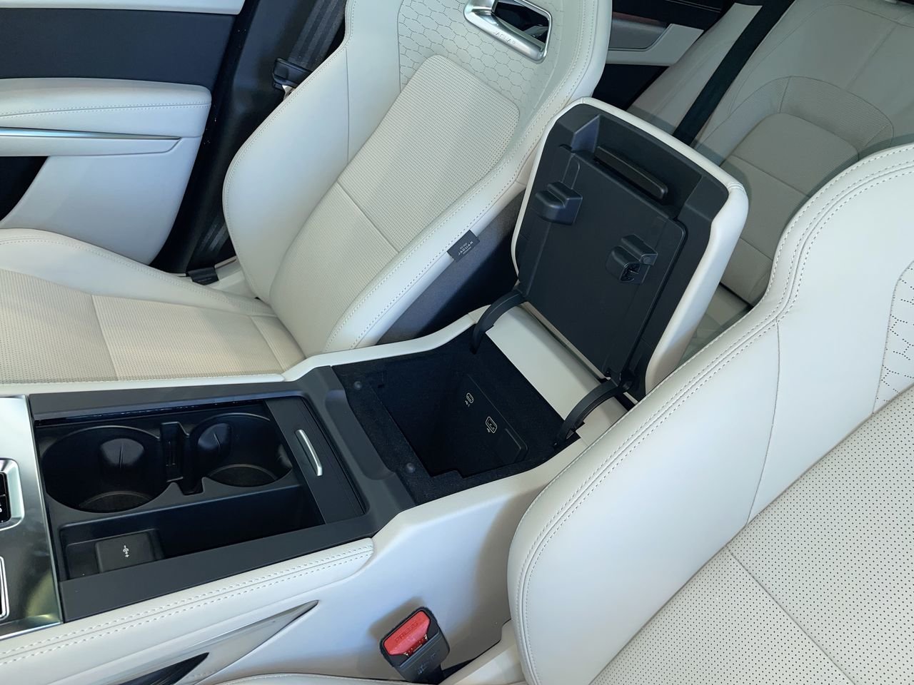 Used 2024 Portofino Blue (Met) Jaguar P250 R-DYNAMIC S image 29