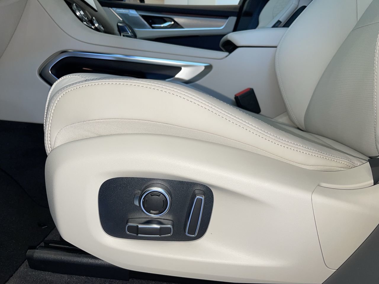 Used 2024 Portofino Blue (Met) Jaguar P250 R-DYNAMIC S image 20