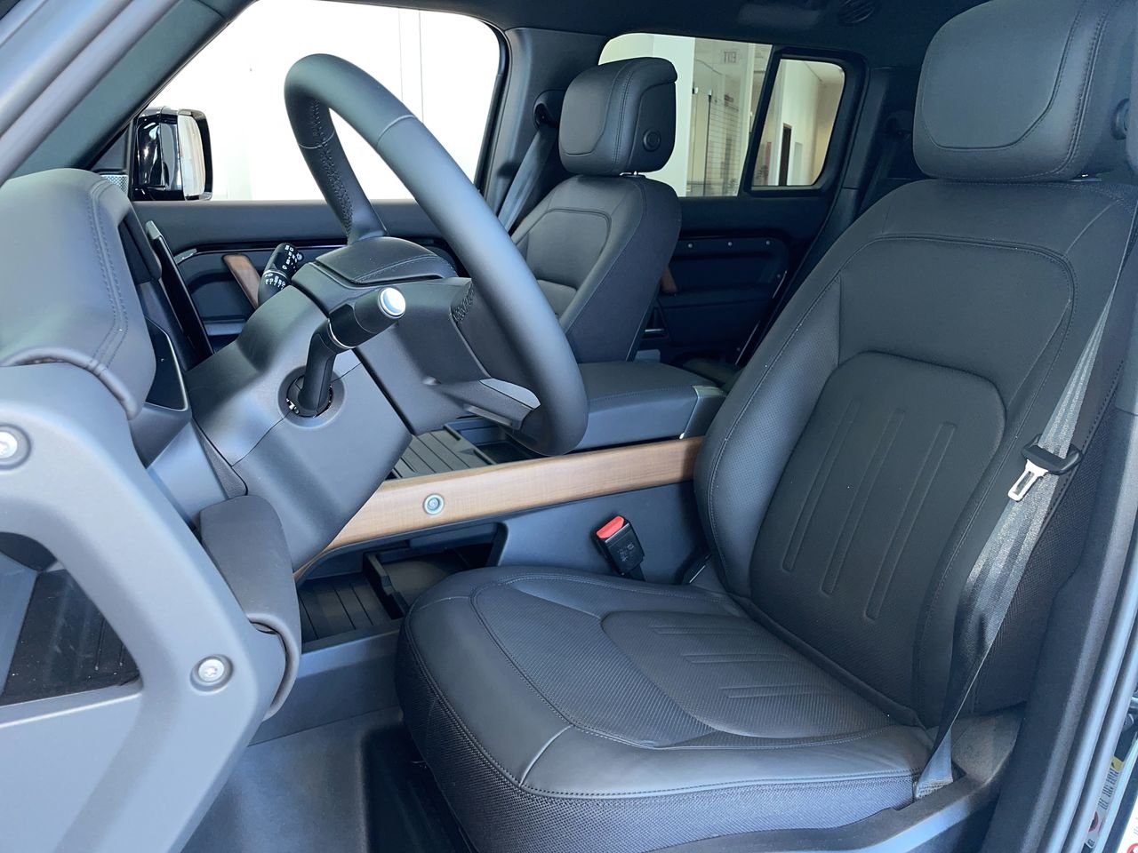 New 2023 Santorini Black Metallic Land Rover X image 19