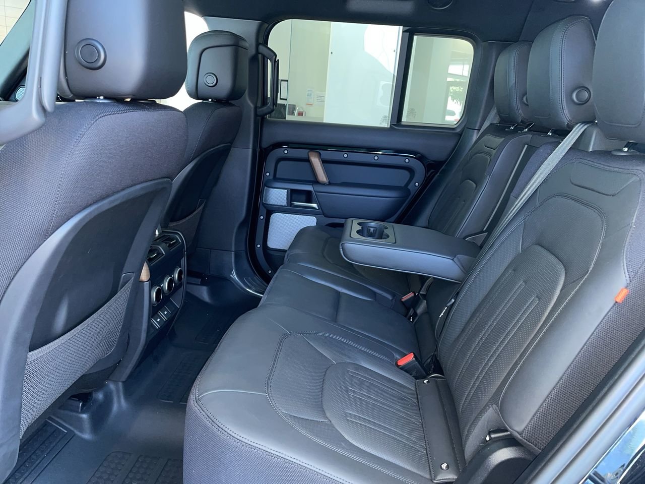 New 2023 Santorini Black Metallic Land Rover X image 31