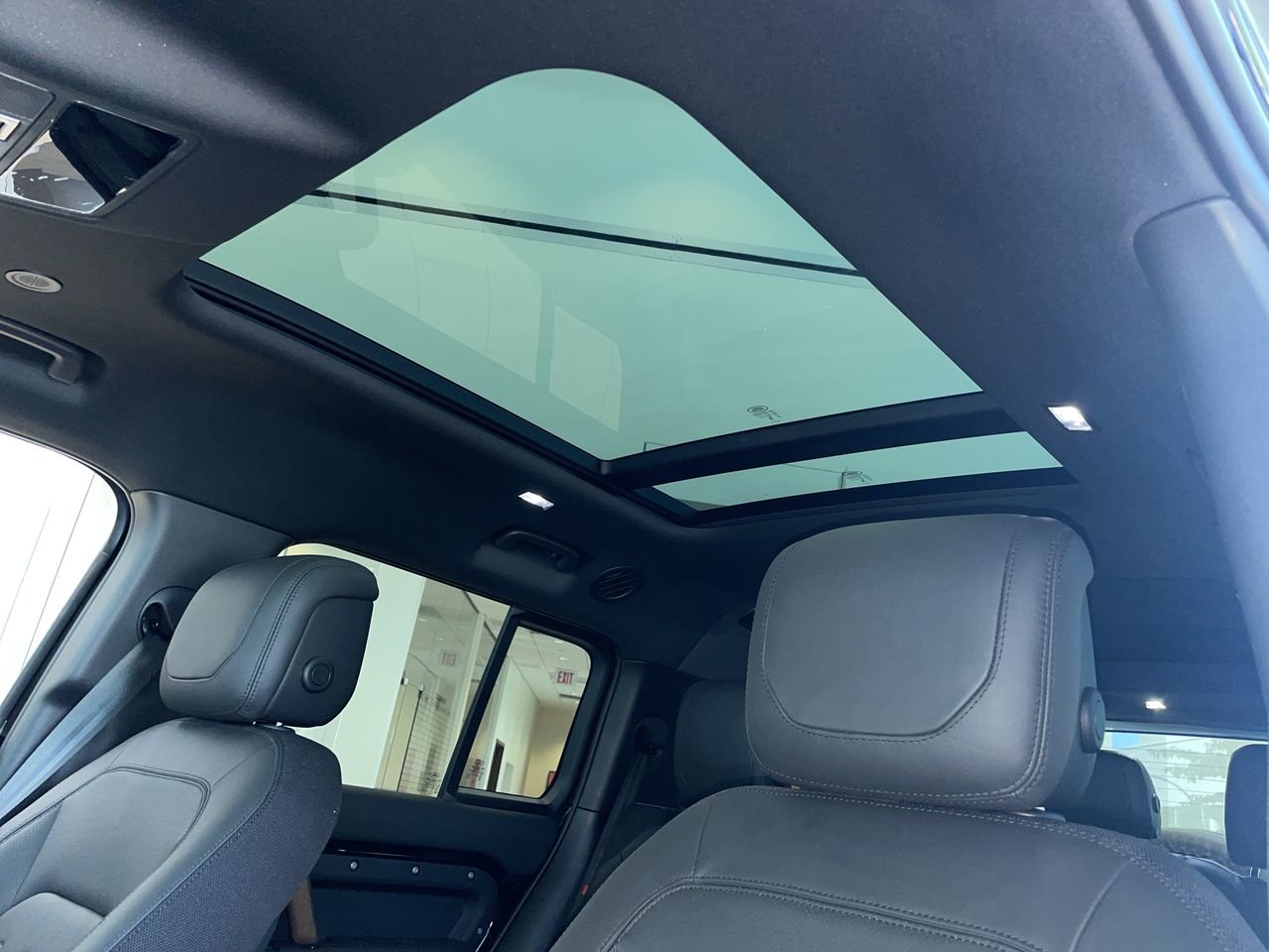 New 2023 Santorini Black Metallic Land Rover X image 30