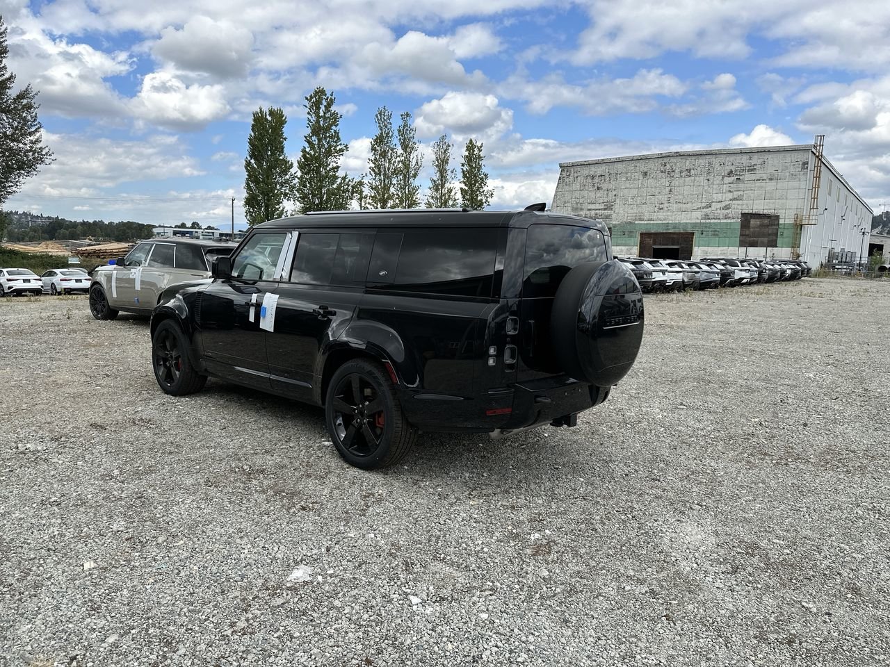 New 2023 Santorini Black Metallic Land Rover X image 6