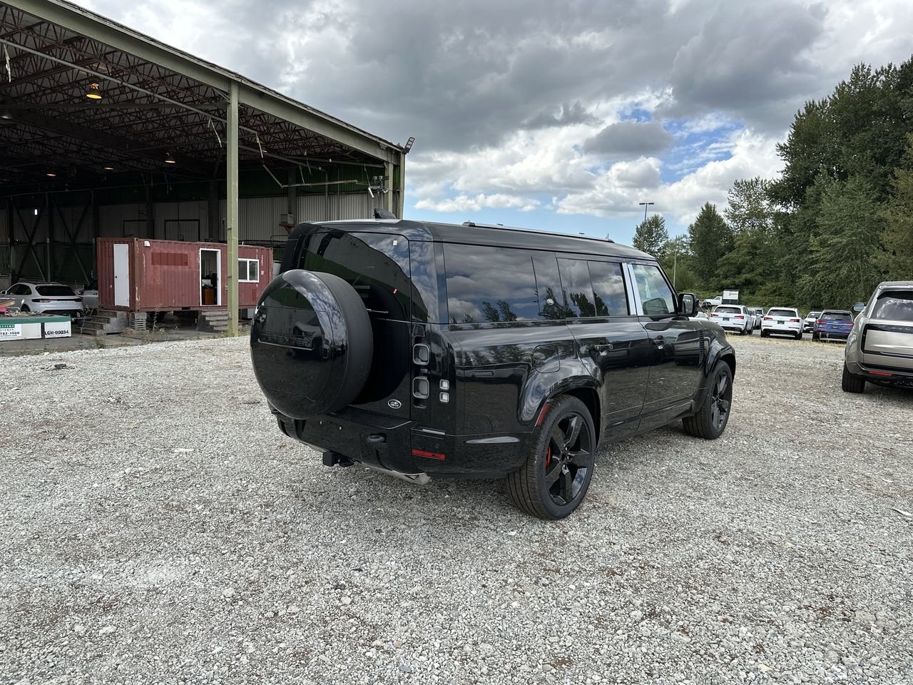 New 2023 Santorini Black Metallic Land Rover X image 8
