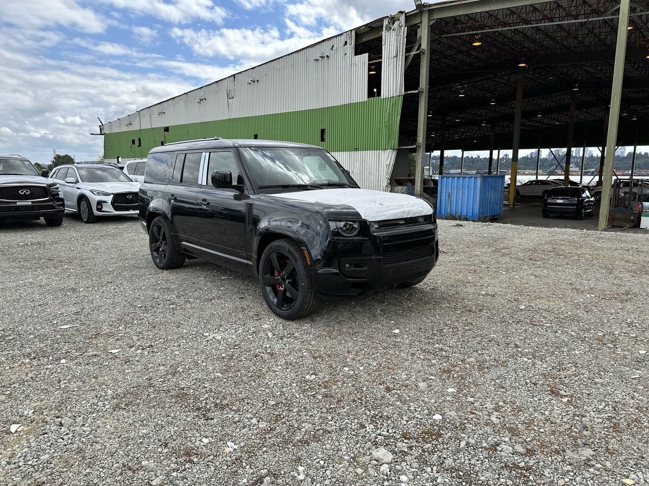 New 2023 Santorini Black Metallic Land Rover X image 2