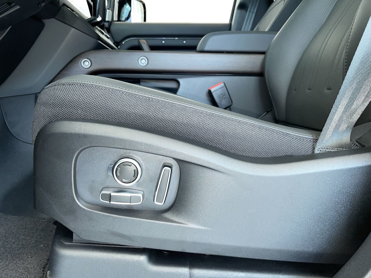 New 2023 Carpathian Grey Premium Metalic Land Rover X image 20