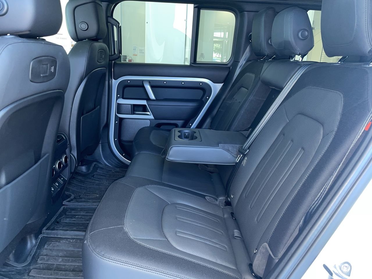 Used 2021 Hakuba Silver Met Land Rover 110 P400 X-Dynamic HSE image 31