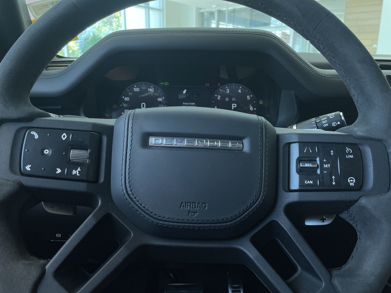 Used 2023 Santorini Black Met Land Rover 110 P525 V8 (2) image 22