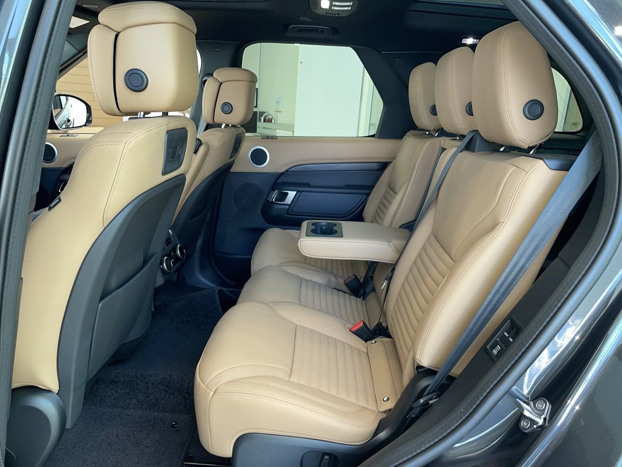 New 2023 Carpathian Grey Premium Metallic Land Rover R-DYNAMIC HSE image 31