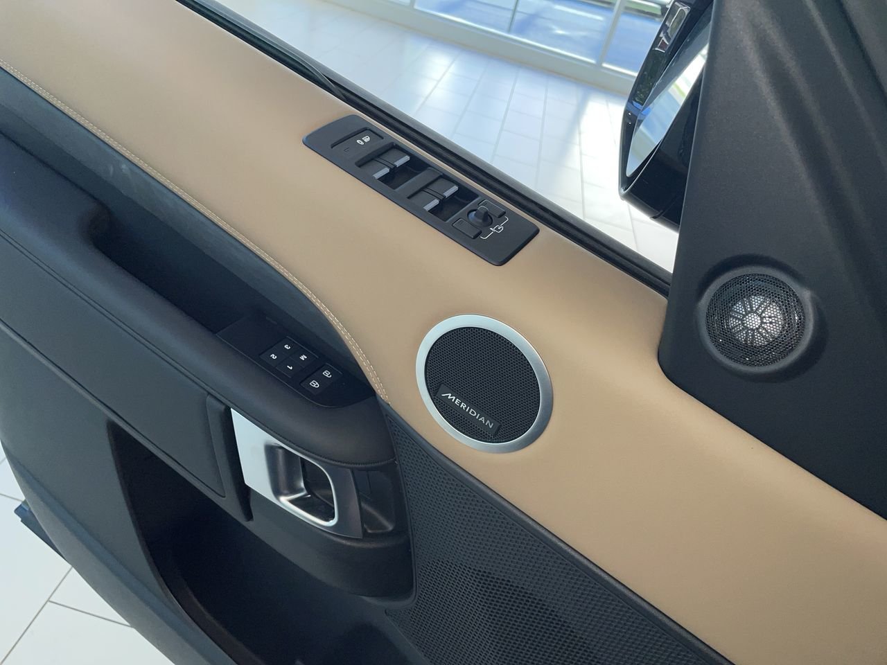 New 2023 Carpathian Grey Premium Metallic Land Rover R-DYNAMIC HSE image 21
