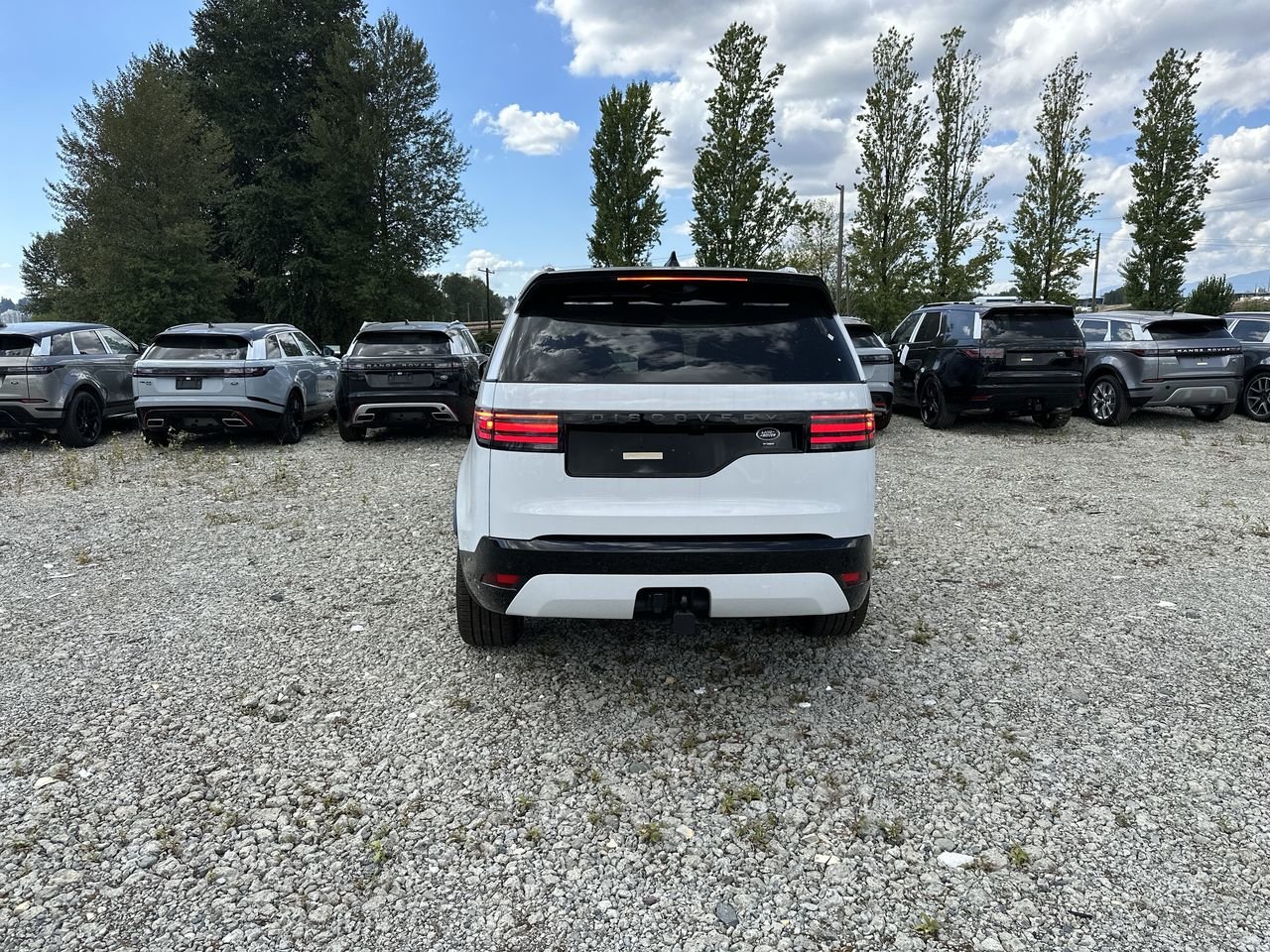 New 2023 Fuji White Solid Land Rover R-DYNAMIC S image 7