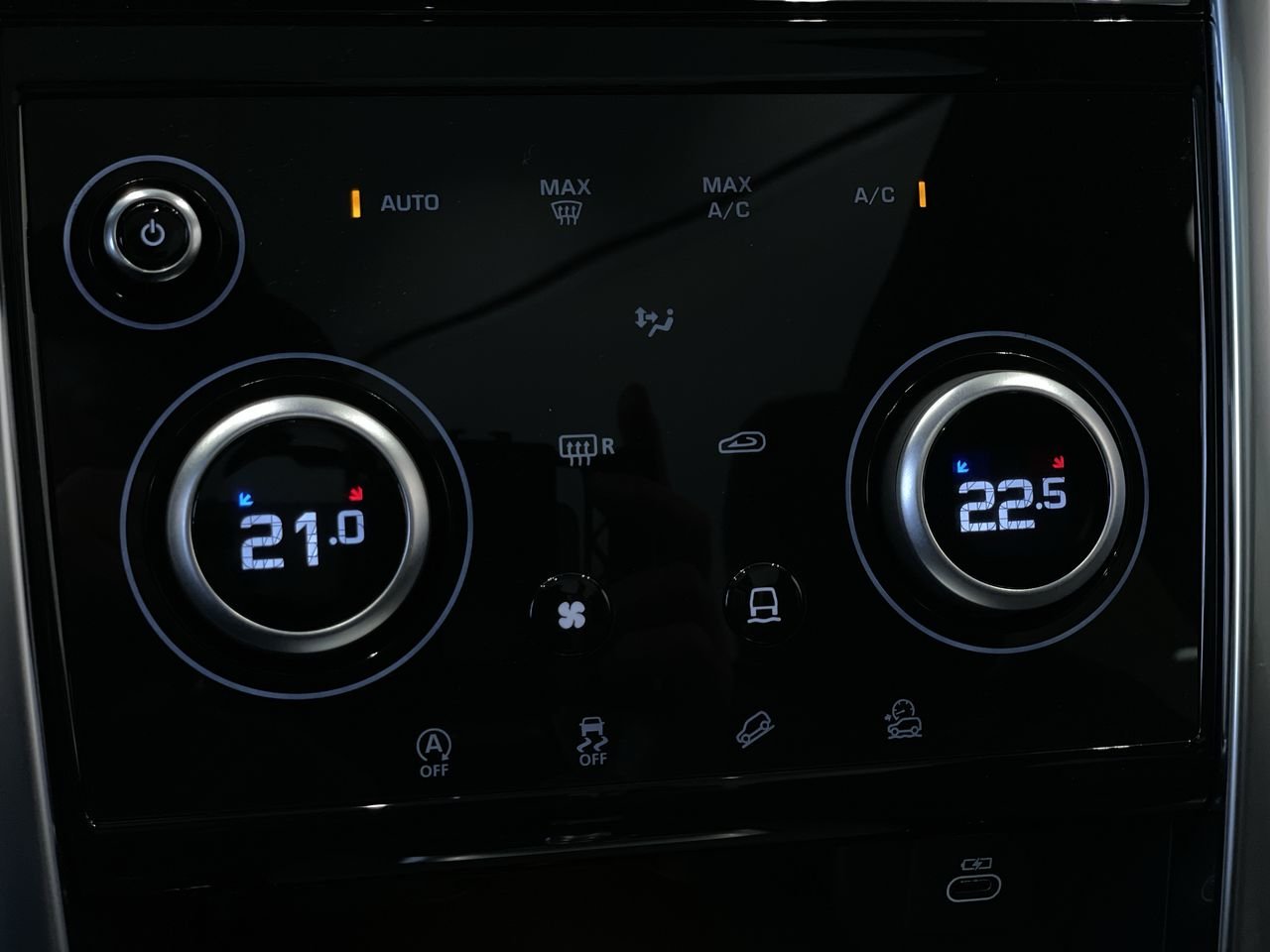 Used 2023 Santorini Black Met Land Rover 247hp R-Dynamic HSE image 27