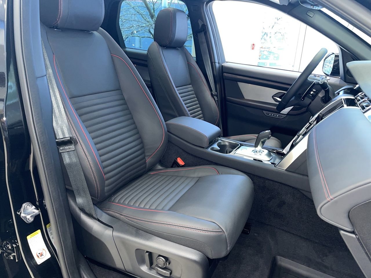 Used 2023 Santorini Black Met Land Rover 247hp R-Dynamic HSE image 33