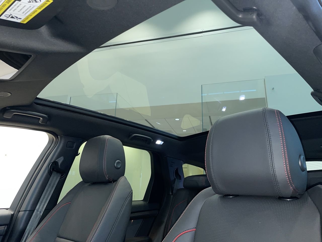 Used 2023 Santorini Black Met Land Rover 247hp R-Dynamic HSE image 30