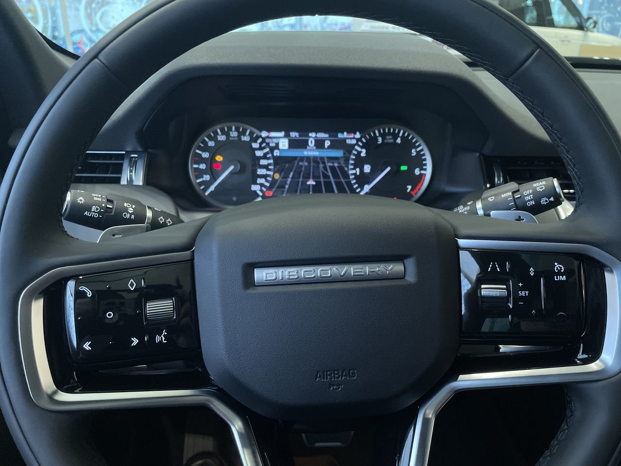 Used 2023 Santorini Black Met Land Rover 247hp R-Dynamic HSE image 22