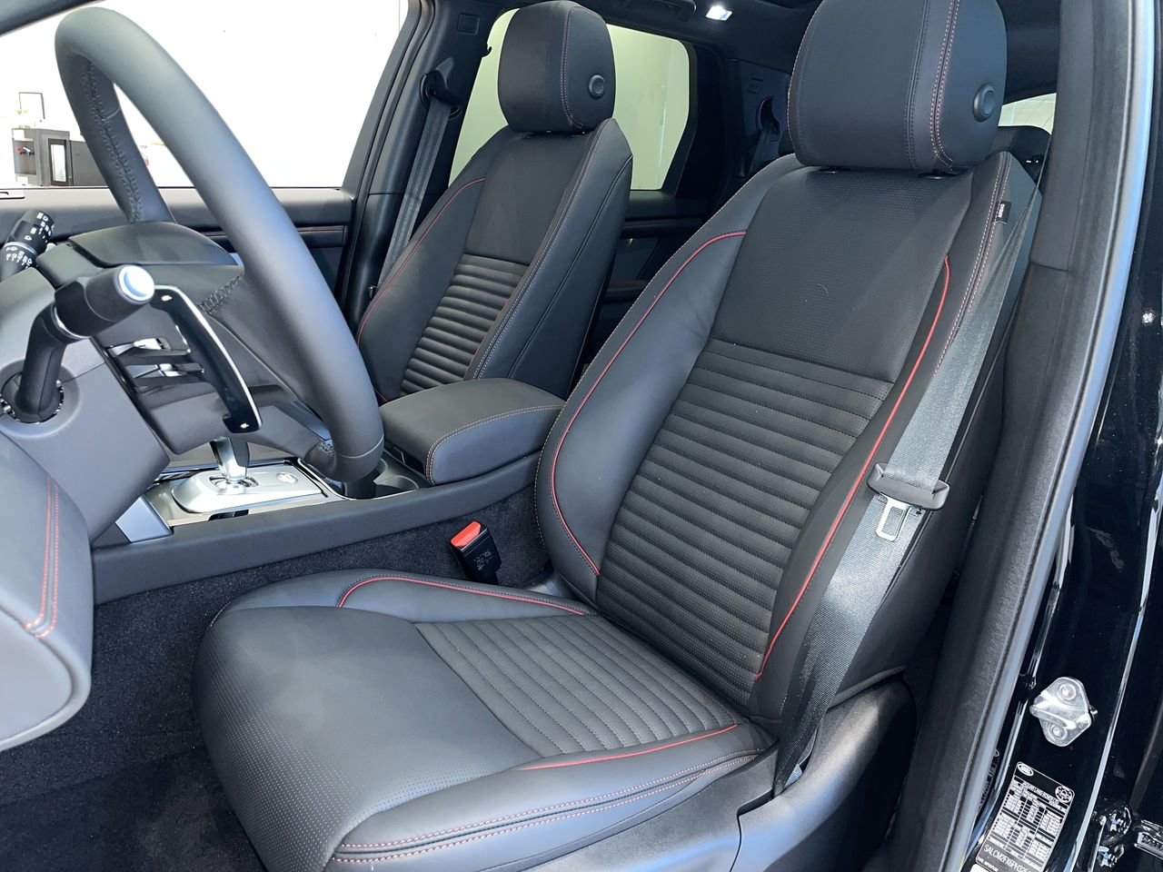 Used 2023 Santorini Black Met Land Rover 247hp R-Dynamic HSE image 19