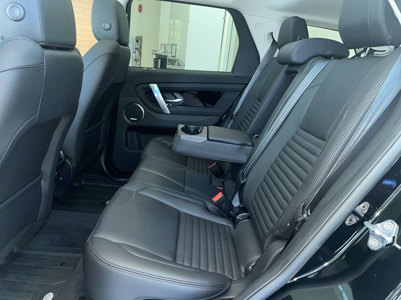 Used 2023 Santorini Black Met Land Rover 247hp SE image 31