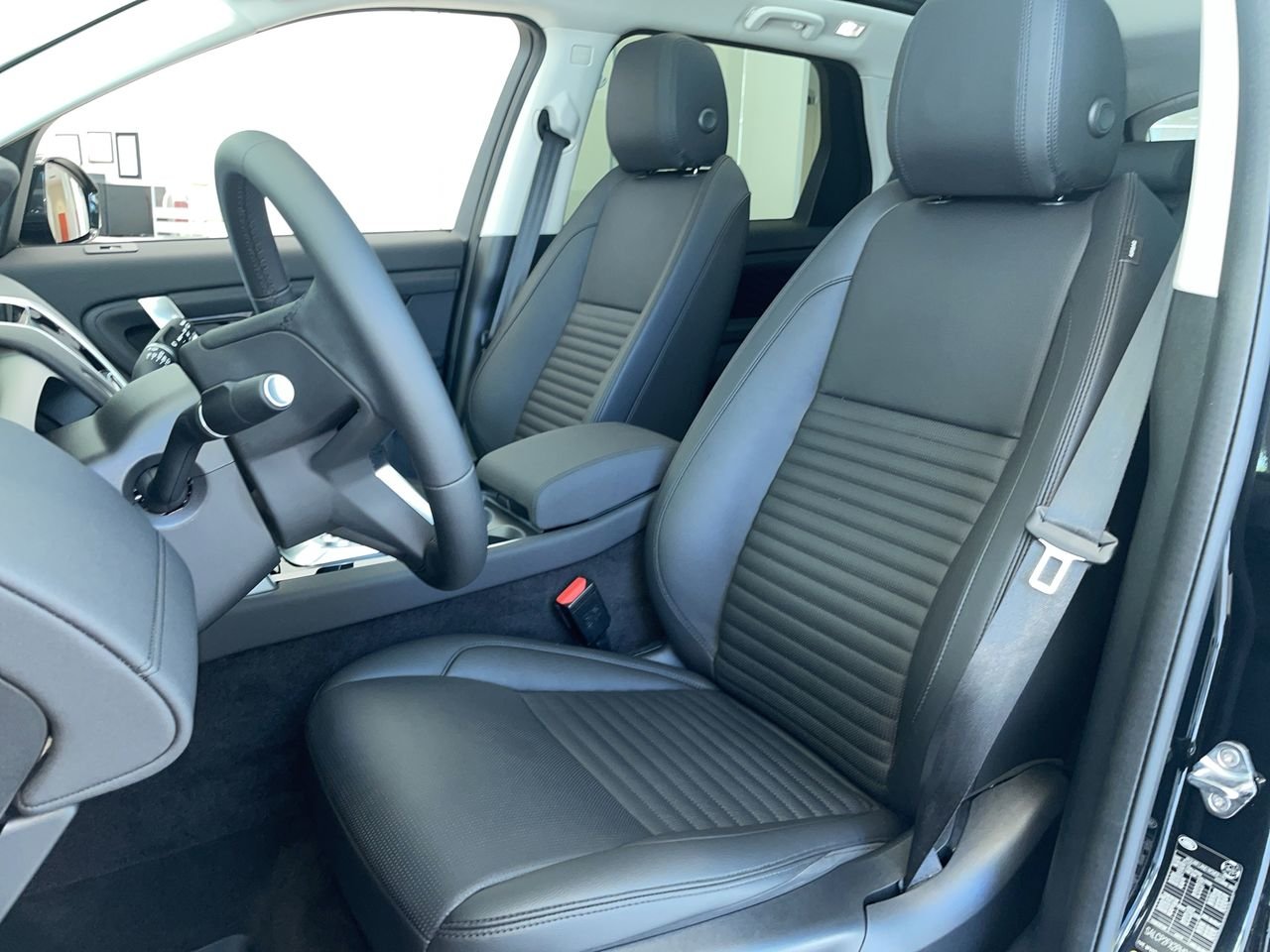 Used 2023 Santorini Black Met Land Rover 247hp SE image 19
