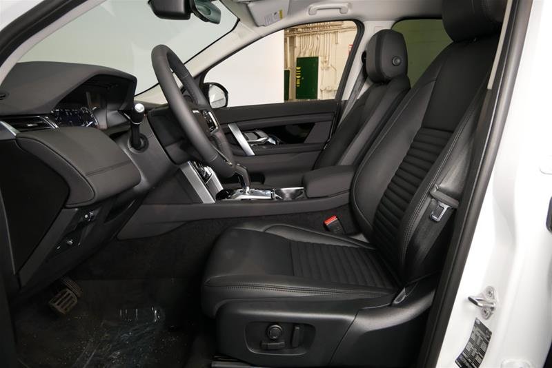 Used 2023 Fuji White (Solid) Land Rover 247hp SE image 11