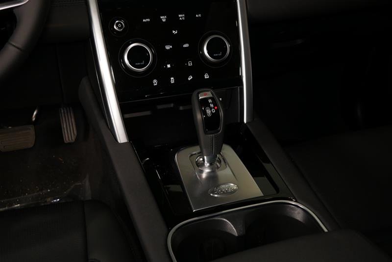 Used 2023 Fuji White (Solid) Land Rover 247hp SE image 17