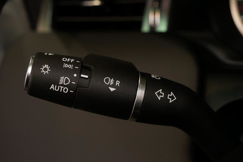 Used 2023 Fuji White (Solid) Land Rover 247hp R-Dynamic S image 16