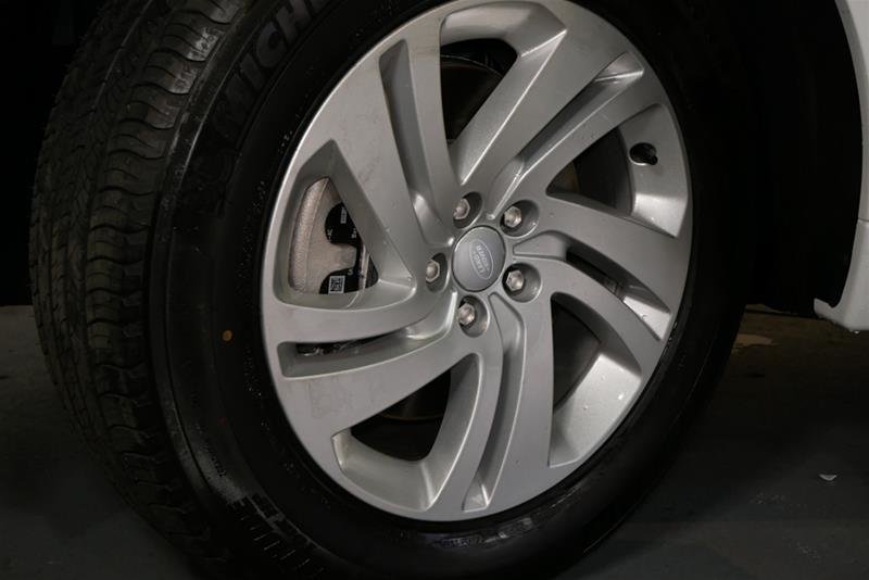 Used 2023 Fuji White (Solid) Land Rover 247hp R-Dynamic S image 8