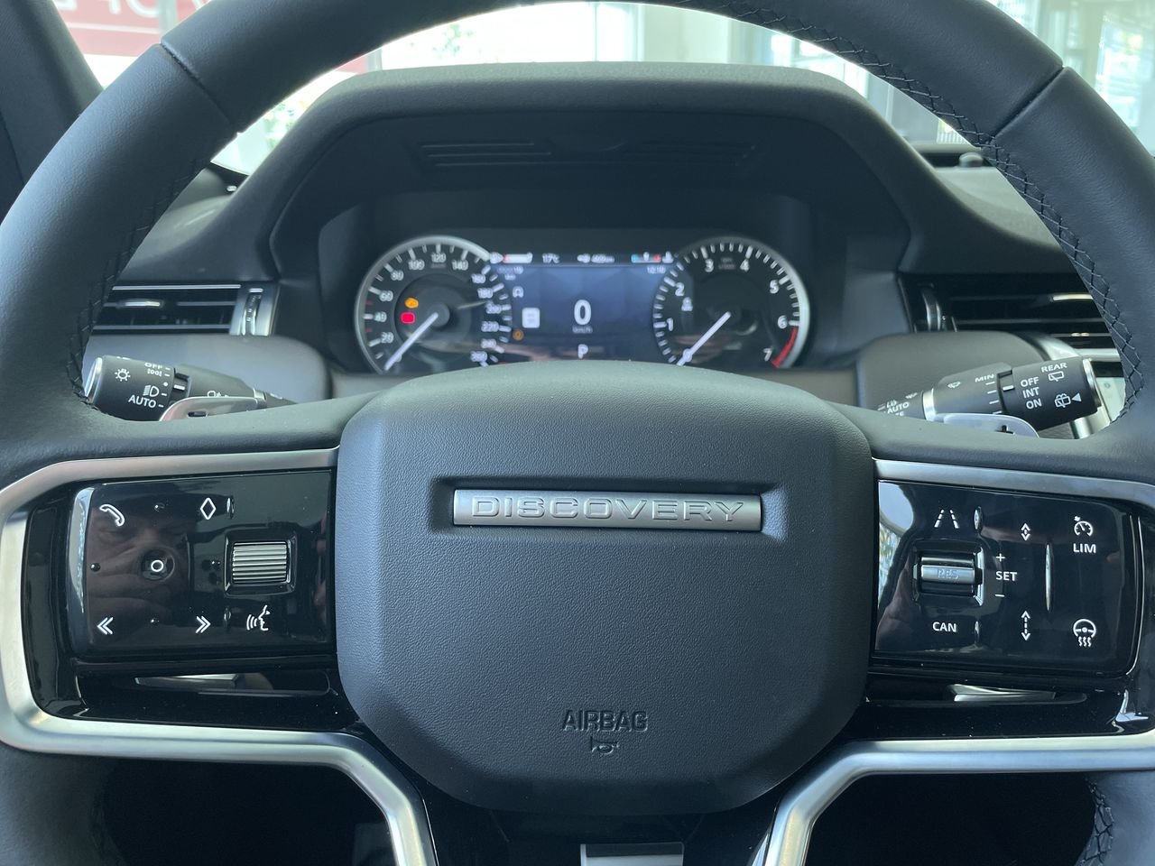Used 2023 Fuji White (Solid) Land Rover R-Dynamic SE (2) image 22