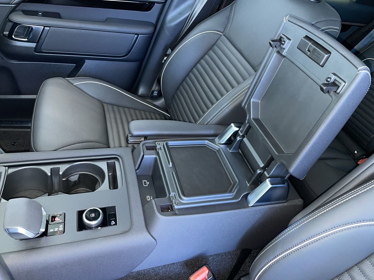 Used 2023 Silicon Silver Premium Met Land Rover P360 R-Dynamic HSE (2) image 29
