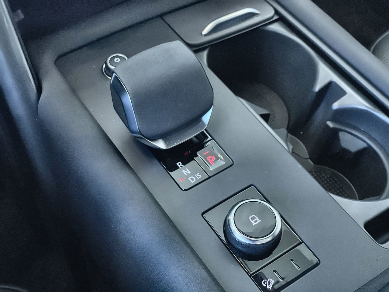 Used 2023 Silicon Silver Premium Met Land Rover P360 R-Dynamic HSE (2) image 28