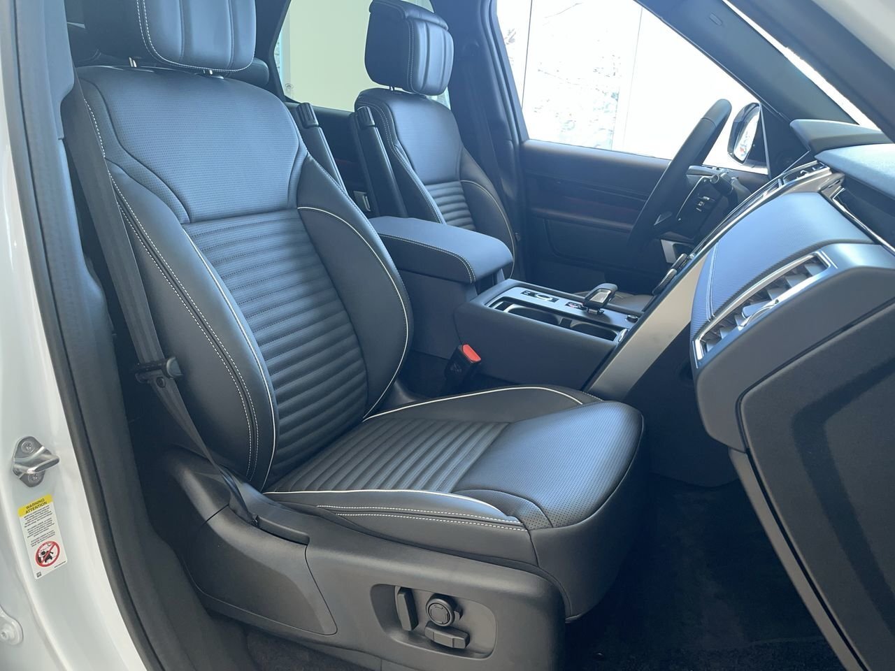 Used 2023 Yulong White Met Land Rover P360 R-Dynamic HSE image 34