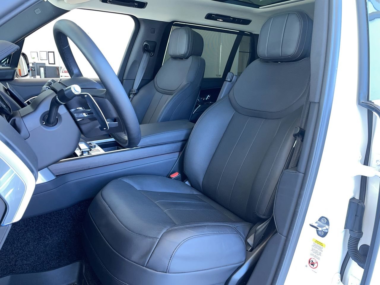 Used 2022 Ostuni Pearl White Met Land Rover P530 SE LWB 7-SEAT image 19