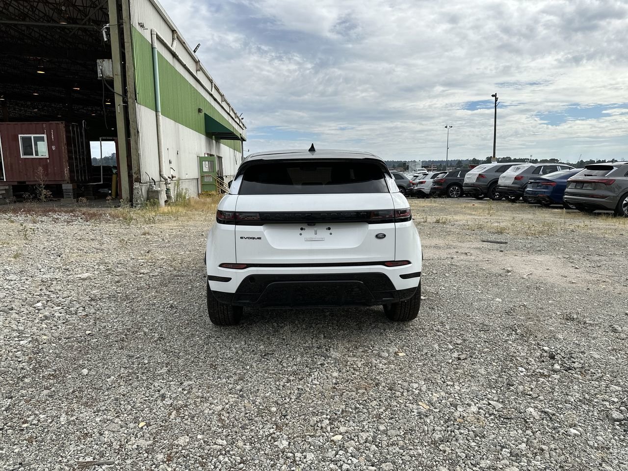 New 2023 Fuji White Land Rover R-DYNAMIC SE image 7