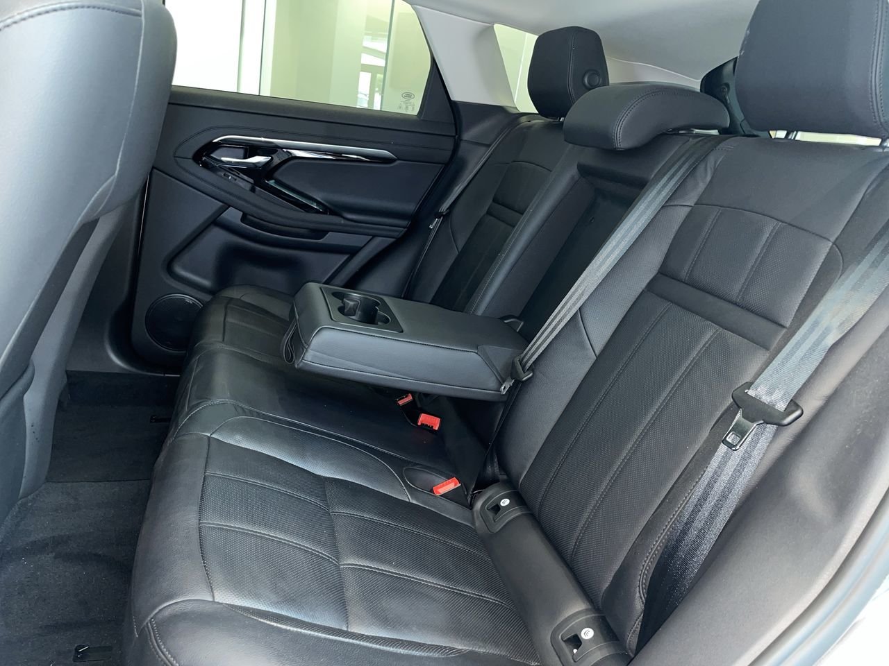 Used 2023 Eiger Grey Met Land Rover P250 SE image 31