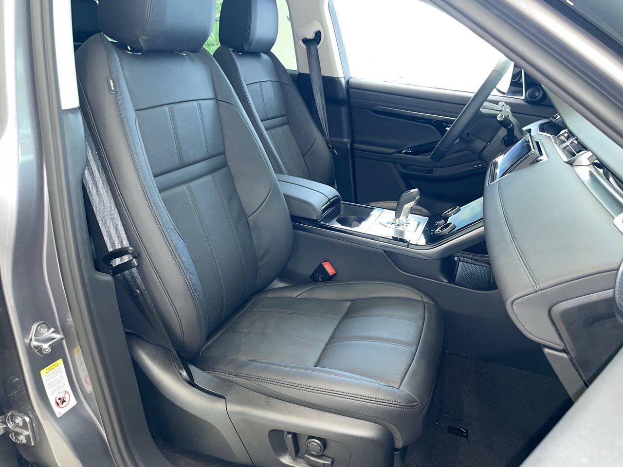 Used 2023 Eiger Grey Met Land Rover P250 SE image 33