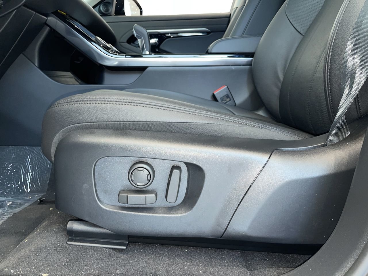 Used 2023 Eiger Grey Met Land Rover P250 SE image 20